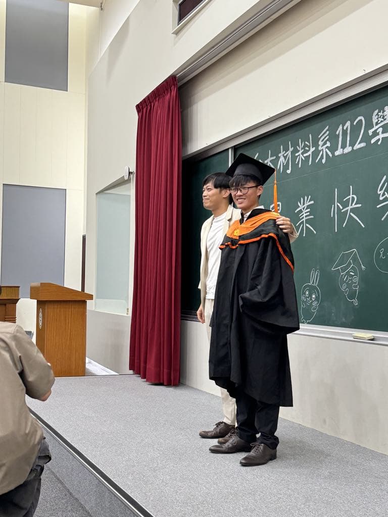photo 3 of the album 第一屆碩班生洪明泰畢業典禮_20240525